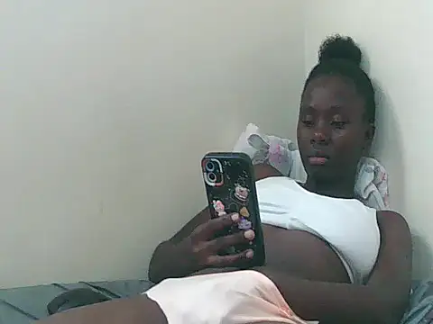 Snapshot of Queen_idd chatting on June 2026 12:33:01 PM Queen idd online show from June 2026 12:33:01 PM