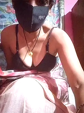 Snapshot of Desi_madamm chatting on July 2026 05:30:02 PM Desi madamm online show from July 2026 05:30:02 PM