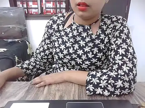Bold-Divya1 online show from June 2026 03:47:02 AM