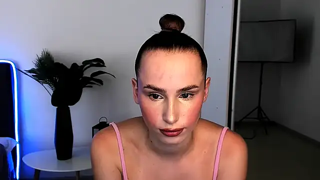 ViviStar65 online show from June 2026 01:44:02 PM