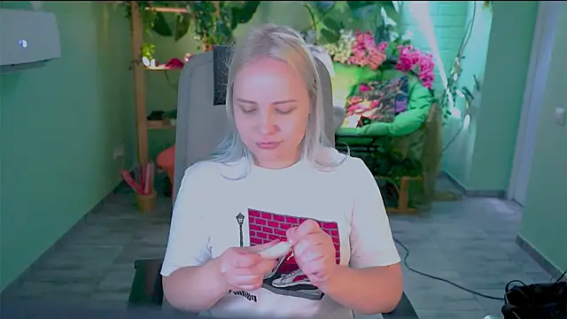 Snapshot of stellawatts chatting on June 2026 08:02:01 AM stellawatts online show from June 2026 08:02:01 AM