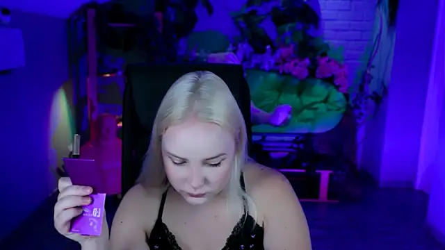 Snapshot of stellawatts chatting on July 2026 12:12:01 PM stellawatts online show from July 2026 12:12:01 PM