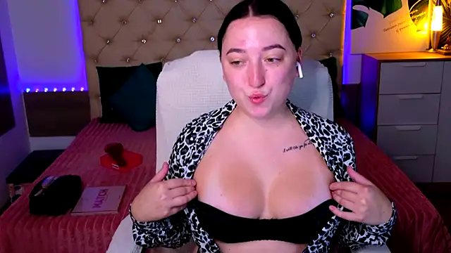 Snapshot of AVA_MAXIMUS chatting on July 2026 04:53:01 AM AVA MAXIMUS online show from July 2026 04:53:01 AM