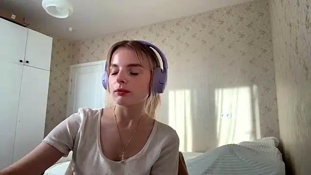 TeodoraBinney online show from June 2026 05:01:01 PM