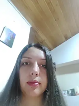 Bella Karoline online show from June 2026 12:32:01 AM