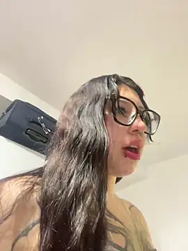 Snapshot of MennaLee_ chatting on June 2026 12:41:02 AM MennaLee online show from June 2026 12:41:02 AM