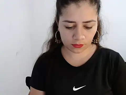 Luna zoe online show from July 2026 01:06:02 AM