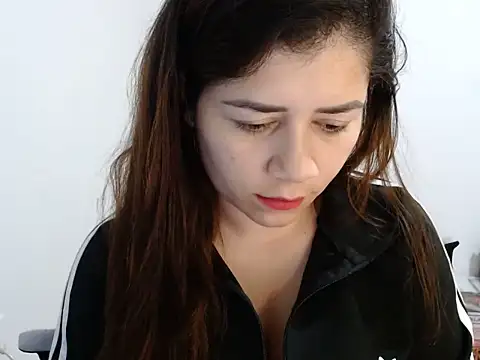 Luna zoe online show from July 2026 01:00:02 PM