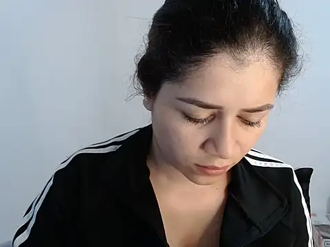 Luna zoe online show from July 2026 04:29:02 PM