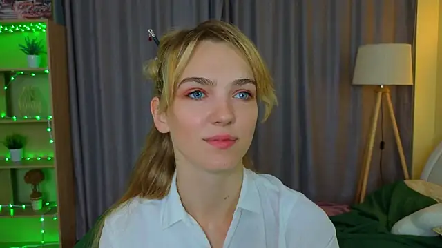 Snapshot of MarielRoloson chatting on July 2026 07:09:01 PM MarielRoloson online show from July 2026 07:09:01 PM