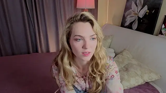 Snapshot of MarielRoloson chatting on June 2026 07:08:01 PM MarielRoloson online show from June 2026 07:08:01 PM