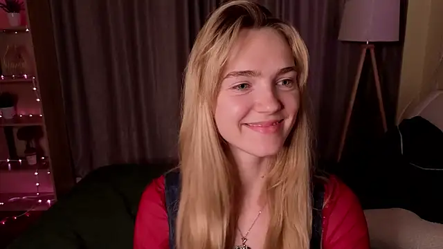Snapshot of MarielRoloson chatting on June 2026 07:30:02 PM MarielRoloson online show from June 2026 07:30:02 PM