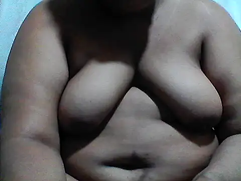 Snapshot of Angelsweee chatting on June 2026 06:35:02 PM Angelsweee online show from June 2026 06:35:02 PM