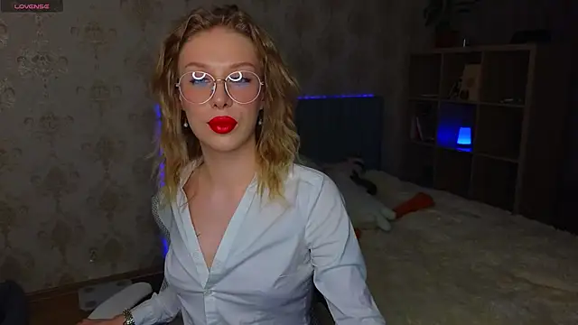 Snapshot of Lucia_wow chatting on June 2026 11:13:02 PM Lucia wow online show from June 2026 11:13:02 PM