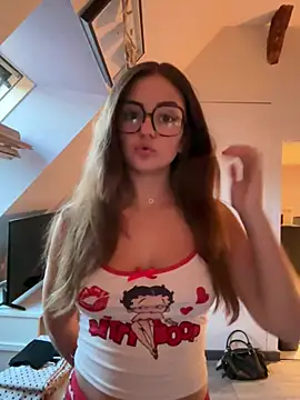 Snapshot of petiteambre chatting on July 2026 07:32:02 PM petiteambre online show from July 2026 07:32:02 PM