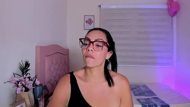 Snapshot of miapins chatting on June 2026 10:15:01 AM miapins online show from June 2026 10:15:01 AM