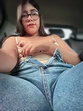 Snapshot of Saracalderon chatting on June 2026 11:42:02 AM Saracalderon online show from June 2026 11:42:02 AM