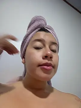 Snapshot of Saracalderon chatting on July 2026 04:13:02 AM Saracalderon online show from July 2026 04:13:02 AM