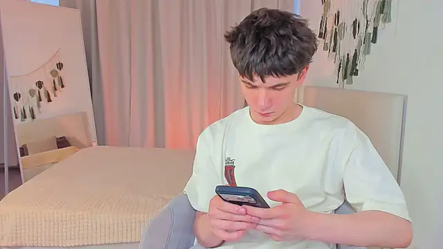 Ethan Crowe online show from July 2026 04:50:01 PM