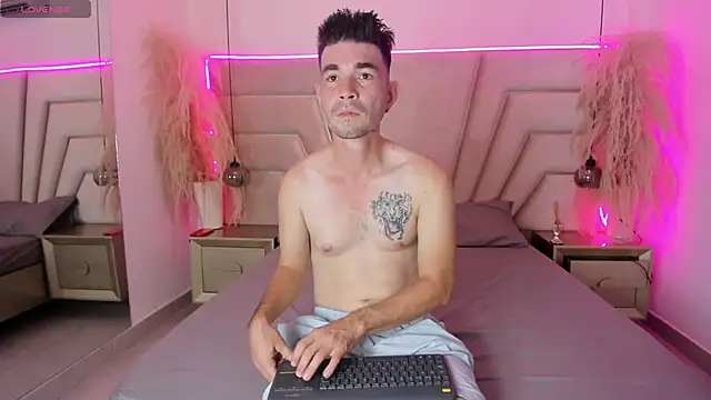 Luna and Axell online show from June 2026 11:32:02 AM