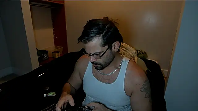 Snapshot of tiko823 chatting on August 2026 04:18:01 AM tiko823 online show from August 2026 04:18:01 AM