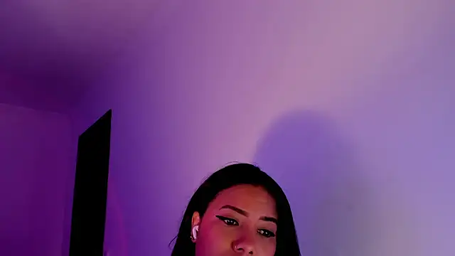 NicolePasqualott online show from May 2026 06:17:01 PM