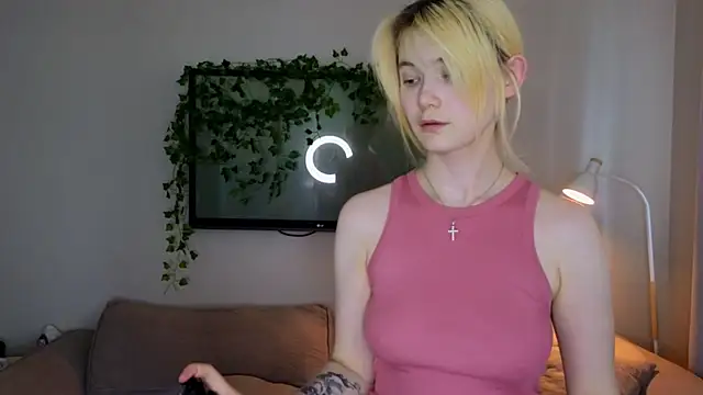 Snapshot of Emily_Miu chatting on July 2026 04:19:01 AM Emily Miu online show from July 2026 04:19:01 AM