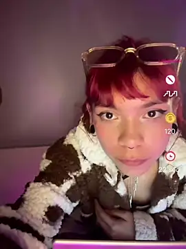 Snapshot of xLilyAngelx_ chatting on June 2026 10:43:01 AM xLilyAngelx online show from June 2026 10:43:01 AM