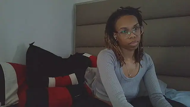 Opal Rainbow online show from April 2026 07:50:01 PM