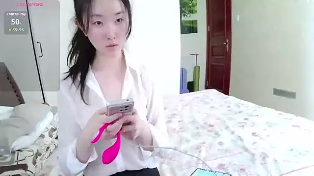 Snapshot of Daisy-B3 chatting on June 2026 06:18:02 AM Daisy-B3 online show from June 2026 06:18:02 AM