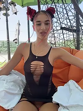 Snapshot of VixenRosse chatting on July 2026 09:06:02 AM VixenRosse online show from July 2026 09:06:02 AM