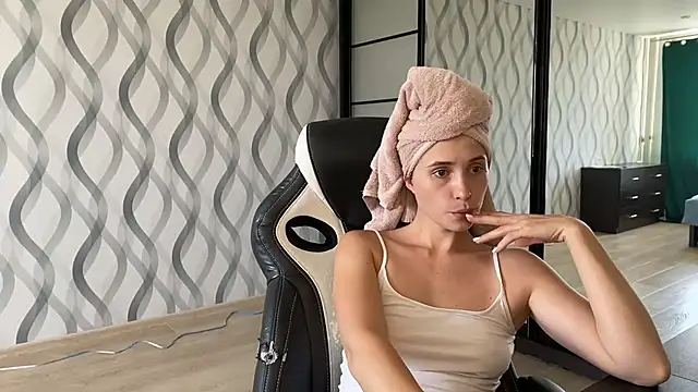 Miss Luna meow online show from July 2026 08:40:02 AM