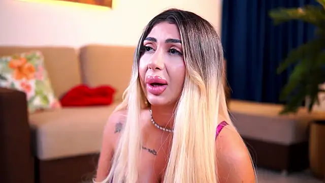 LucyyRosse online show from August 2026 08:23:02 AM