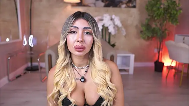 LucyyRosse online show from July 2026 10:21:01 AM