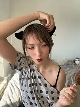 Strawberry Senpai online show from July 2026 02:46:02 PM