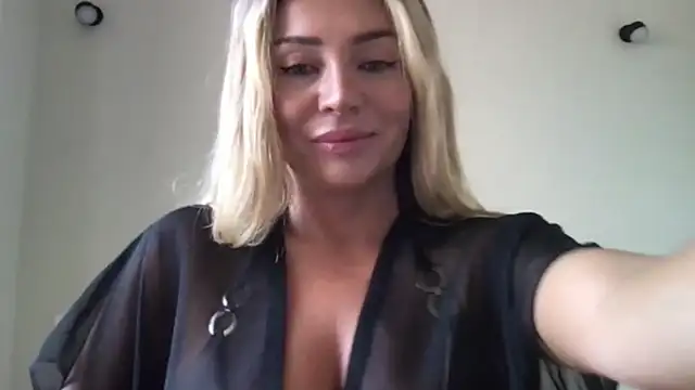Chloeblond online show from June 2026 03:01:01 PM