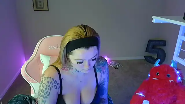 karmathevixen online show from July 2026 02:17:01 PM