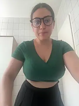 Snapshot of -Malina- chatting on June 2026 01:17:01 PM -Malina- online show from June 2026 01:17:01 PM