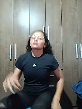 Estrella2001 online show from July 2026 08:09:01 PM
