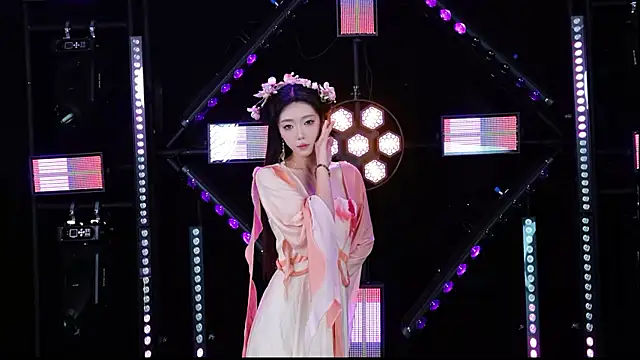 Alice-520 online show from July 2026 11:10:01 AM