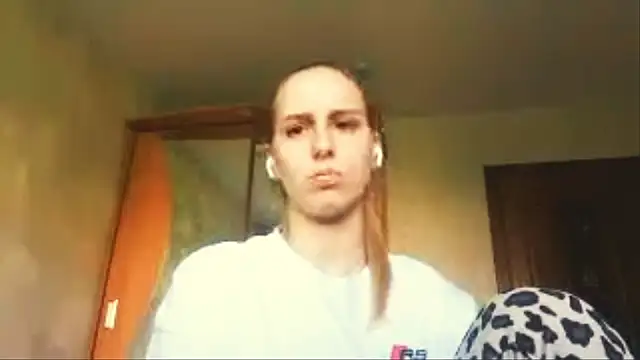 Snapshot of LeighaGreenley chatting on June 2026 07:14:01 AM LeighaGreenley online show from June 2026 07:14:01 AM