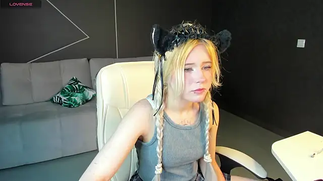 kikipeach online show from June 2026 12:22:01 PM