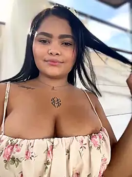 Snapshot of HoneyBunXXX chatting on June 2026 01:05:02 PM HoneyBunXXX online show from June 2026 01:05:02 PM