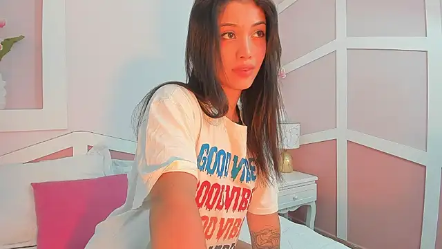 Snapshot of Skinnysweet__ chatting on June 2026 05:29:01 PM Skinnysweet online show from June 2026 05:29:01 PM