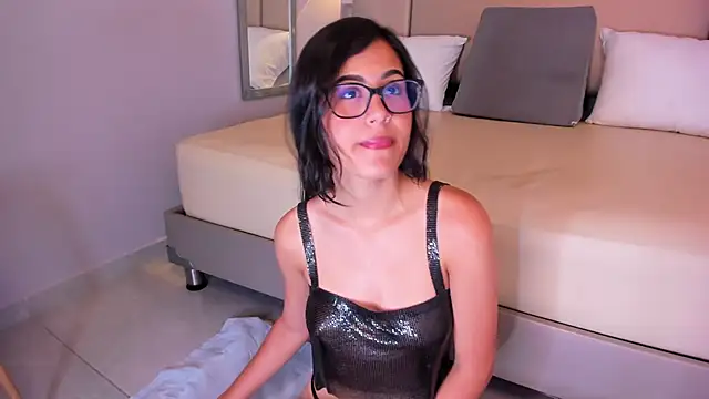 jazminmoree online show from June 2026 08:03:01 PM