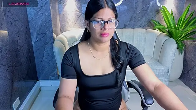 Snapshot of sarah_bay_tx chatting on July 2026 07:44:02 PM sarah bay tx online show from July 2026 07:44:02 PM