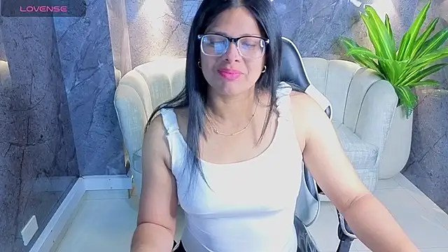 Snapshot of sarah_bay_tx chatting on July 2026 07:59:01 PM sarah bay tx online show from July 2026 07:59:01 PM