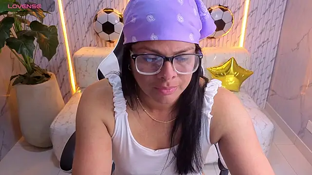 Snapshot of sarah_bay_tx chatting on June 2026 07:52:02 PM sarah bay tx online show from June 2026 07:52:02 PM