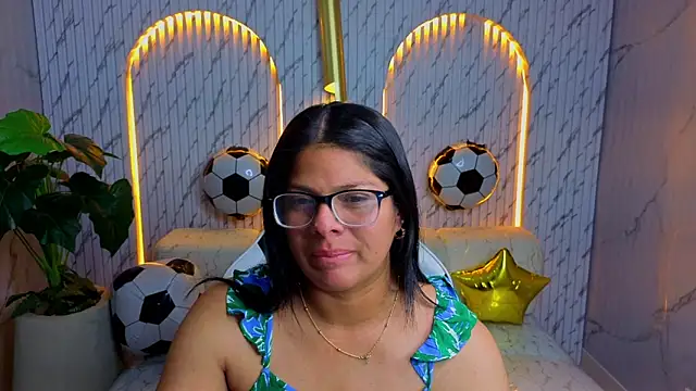 Snapshot of sarah_bay_tx chatting on June 2026 07:44:02 PM sarah bay tx online show from June 2026 07:44:02 PM
