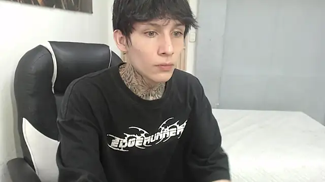Snapshot of Cry_thereal chatting on June 2026 10:20:01 PM Cry thereal online show from June 2026 10:20:01 PM